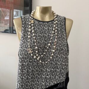 ASTR Monochrome Textured Sleeveless Blouse